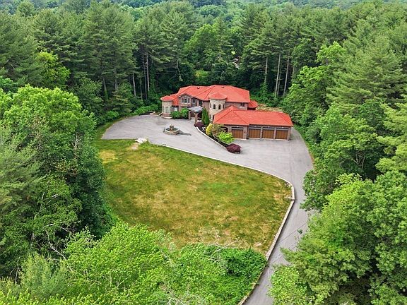 3rd image of 8 Janice Ave