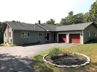 28 Oakledge Rd, Raymond, ME 04071