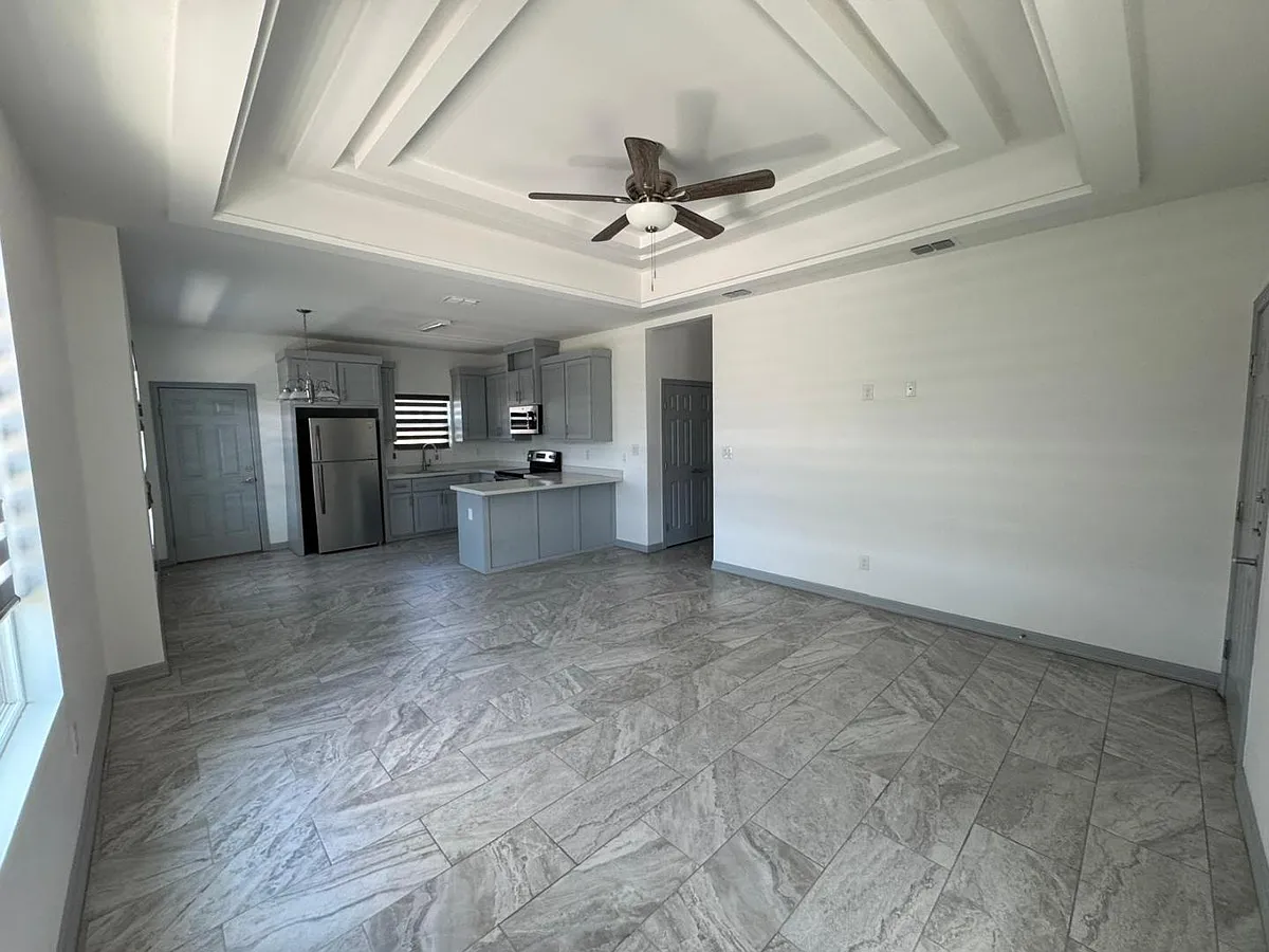 Unit Photo - 800 N Kentucky St #1