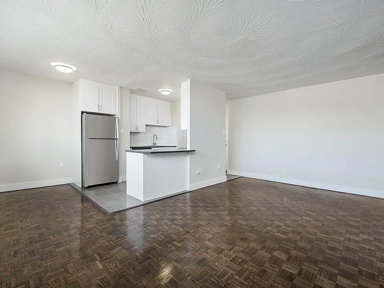 1475 Bloor St — Photo 4