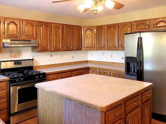 4th image of 33 Country Knoll Dr