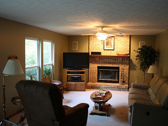 4th image of 216 Buckingham Cir