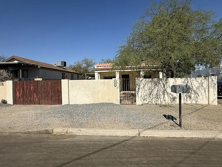 2925 N Estrella Ave #1 — Photo 16