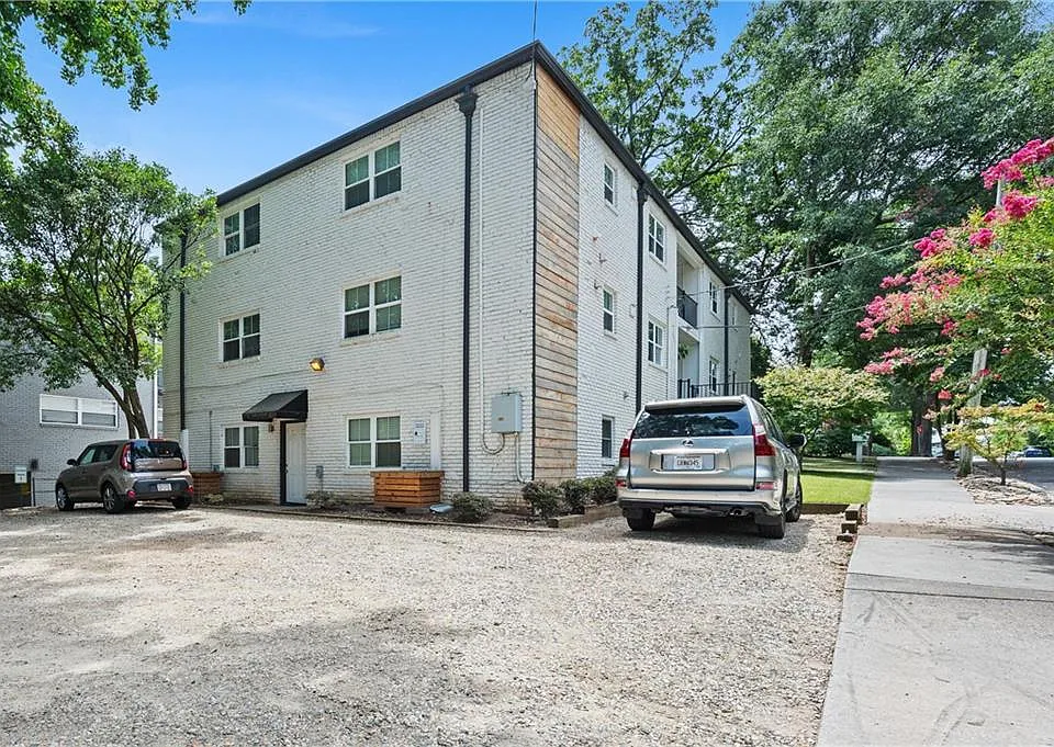 880 Saint Charles Ave NE #9