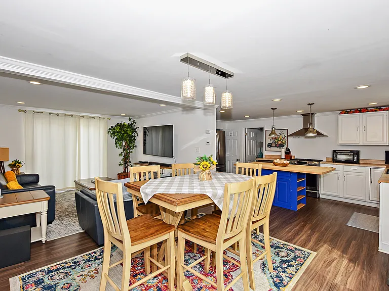 229 Smith St — Photo 7