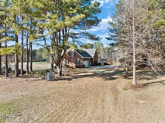 3rd image of 615 Woodland Trl