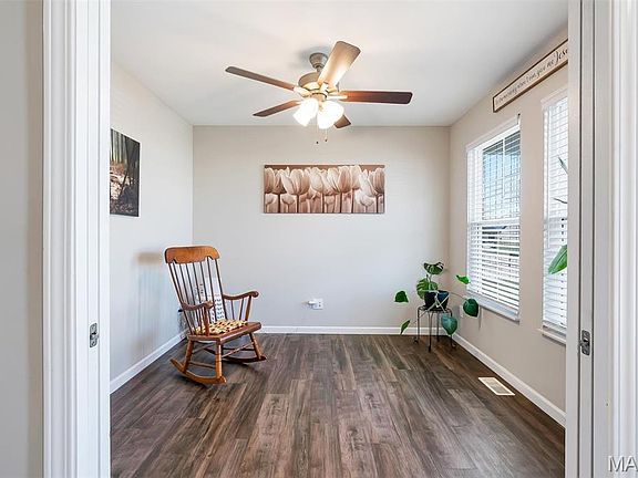 3rd image of 3558 Chippewa Dr