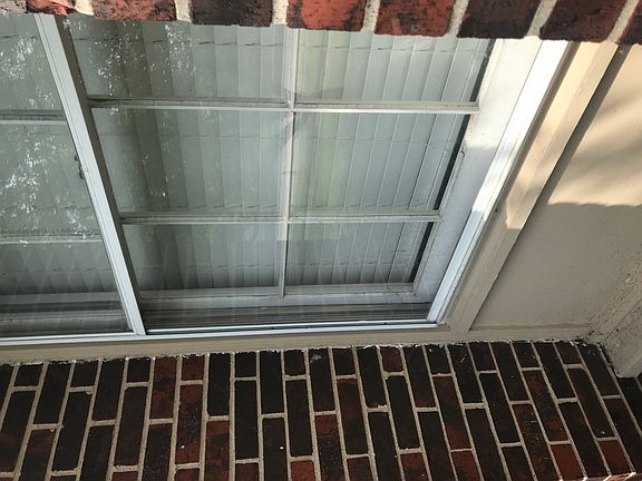 5th image of 811 E Crabtree Dr