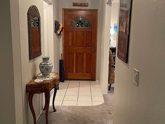 Entry doorway/hallway