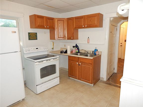 3rd image of 109 West Ave