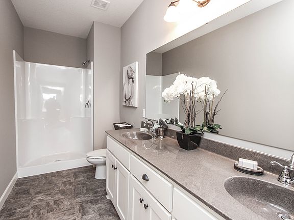 Photos of a similar Hemlock home