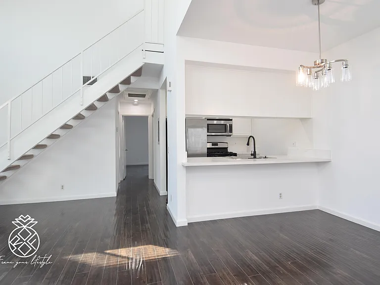 1727 Glendon Ave #208 — Photo 4