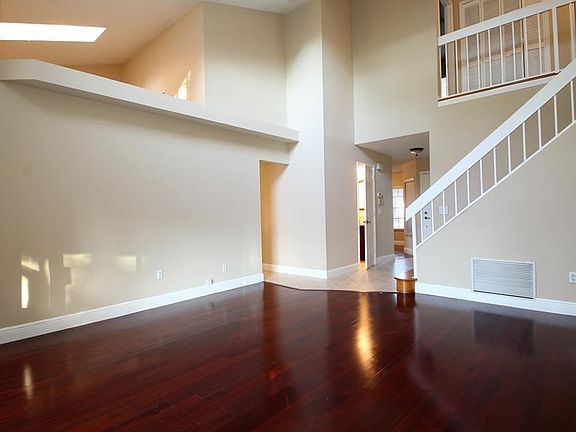3rd image of 231 Wimbledon Cir