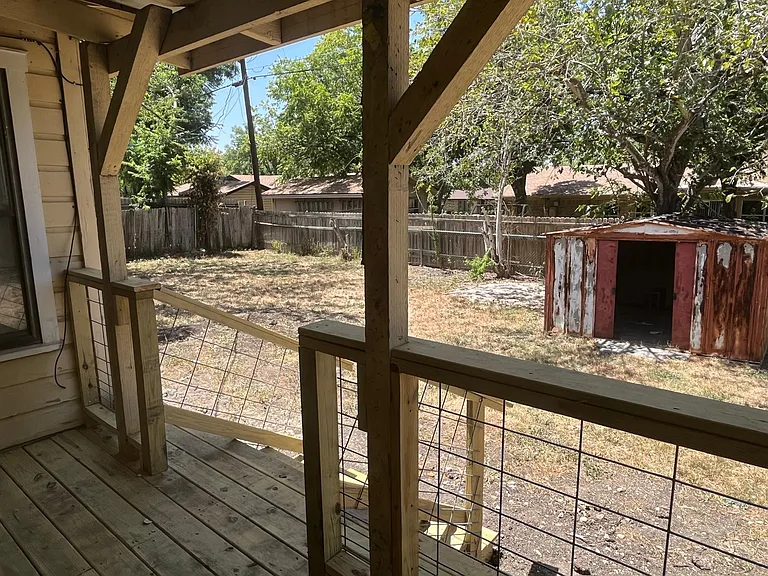 808 Gilmore St — Photo 14