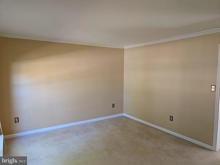 4411 Sutherland Cir — Photo 7