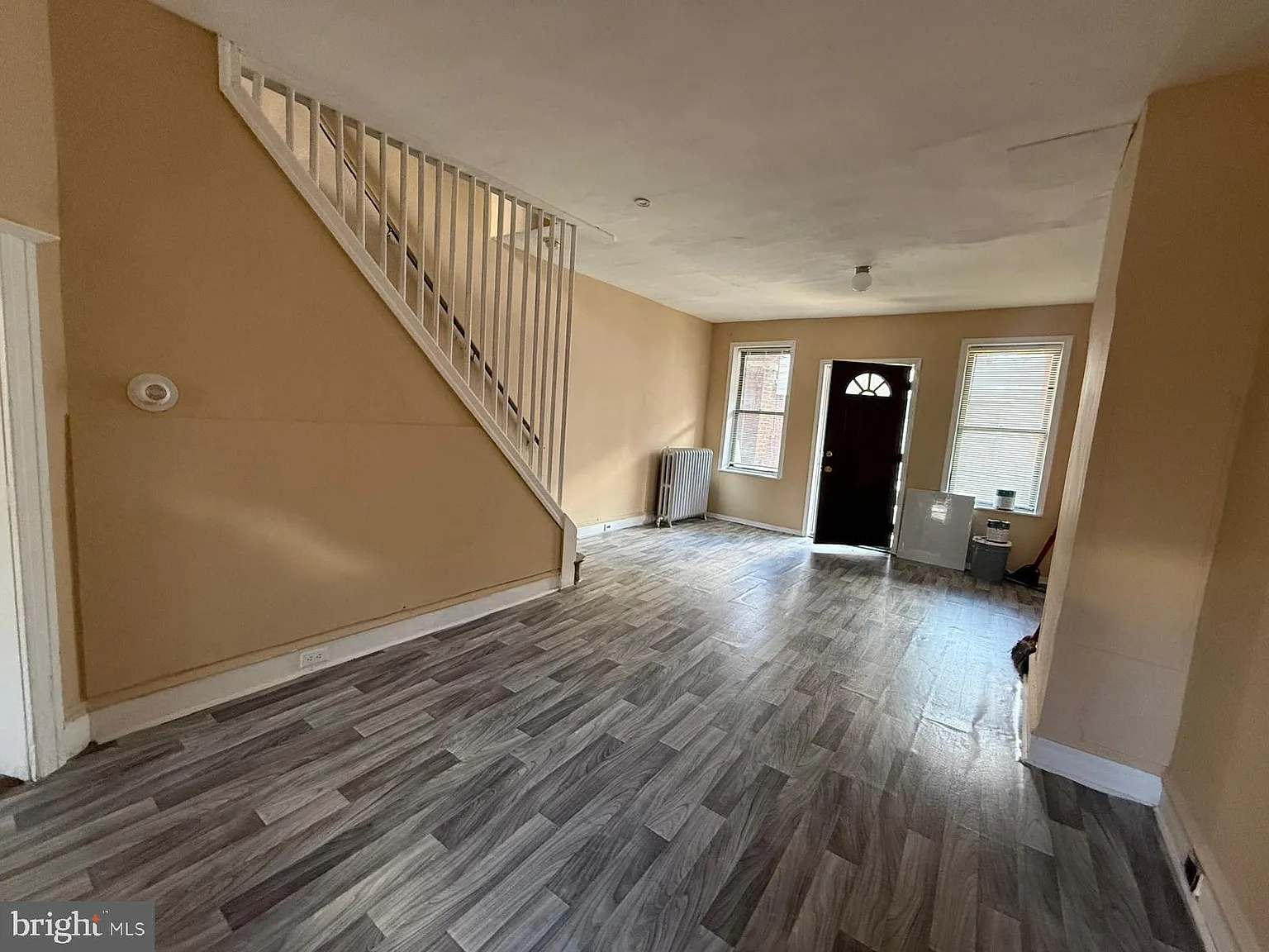 3 bed, 1.0 bath, 1922 sqft, $1,600 — Photo 3