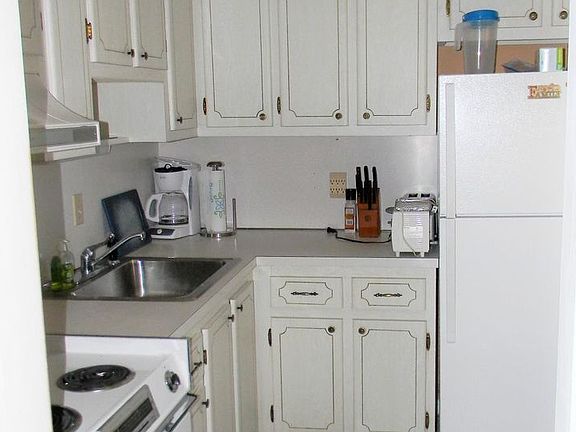 2nd image of 108 NE 20th Ave APT 204