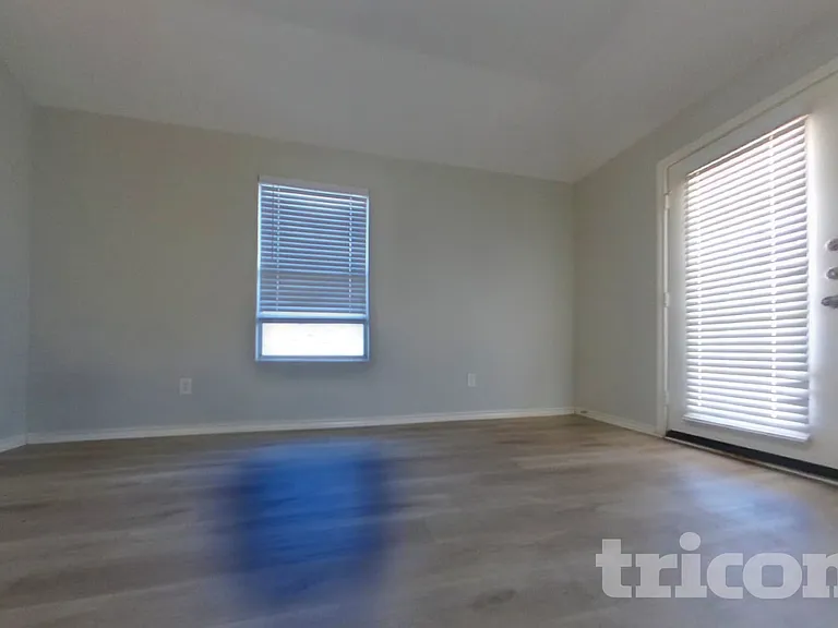 12809 Carpenter Ln — Photo 2