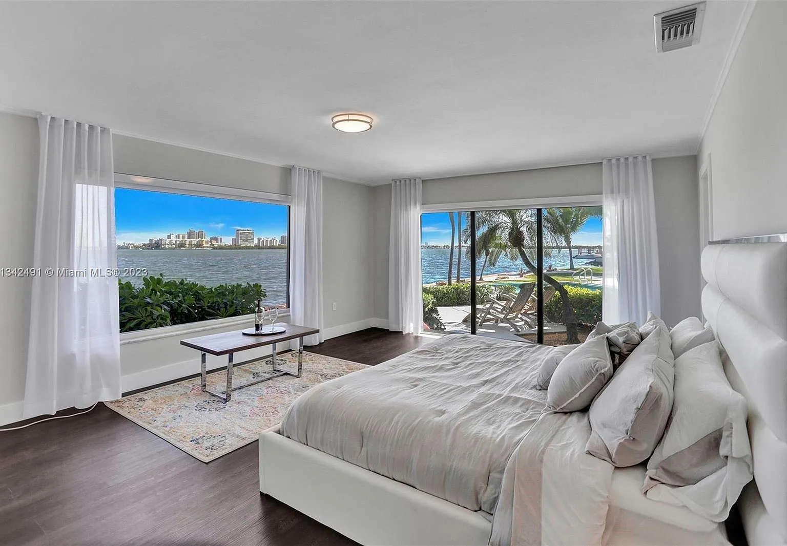 Amd Pl Biscayne Pines — Photo 2