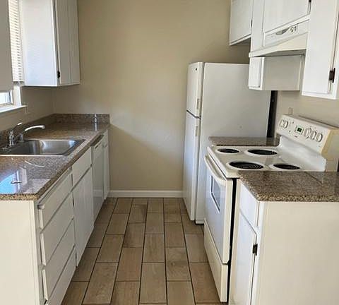 3rd image of 556 N Lincoln Ave #12