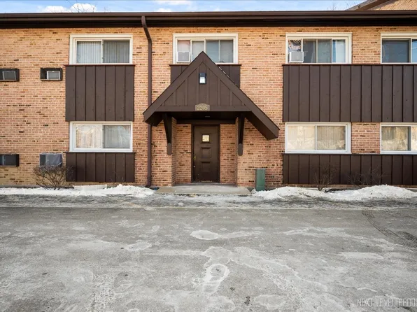 2205 Arbor Cir APT 8, Downers Grove, IL 60515
