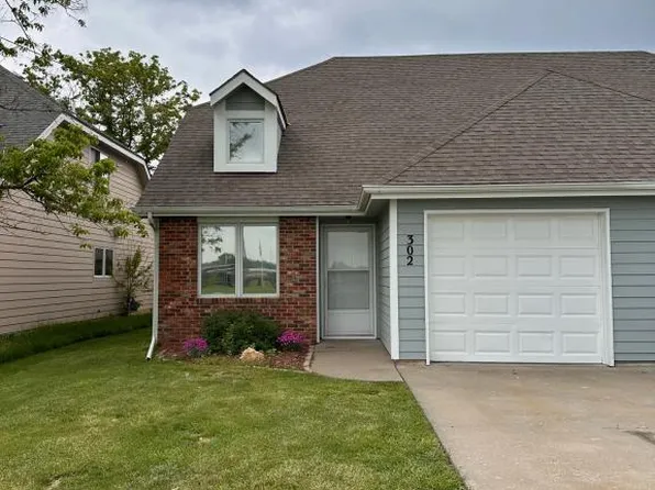 302 Eisenhower St, Baldwin City, KS 66006