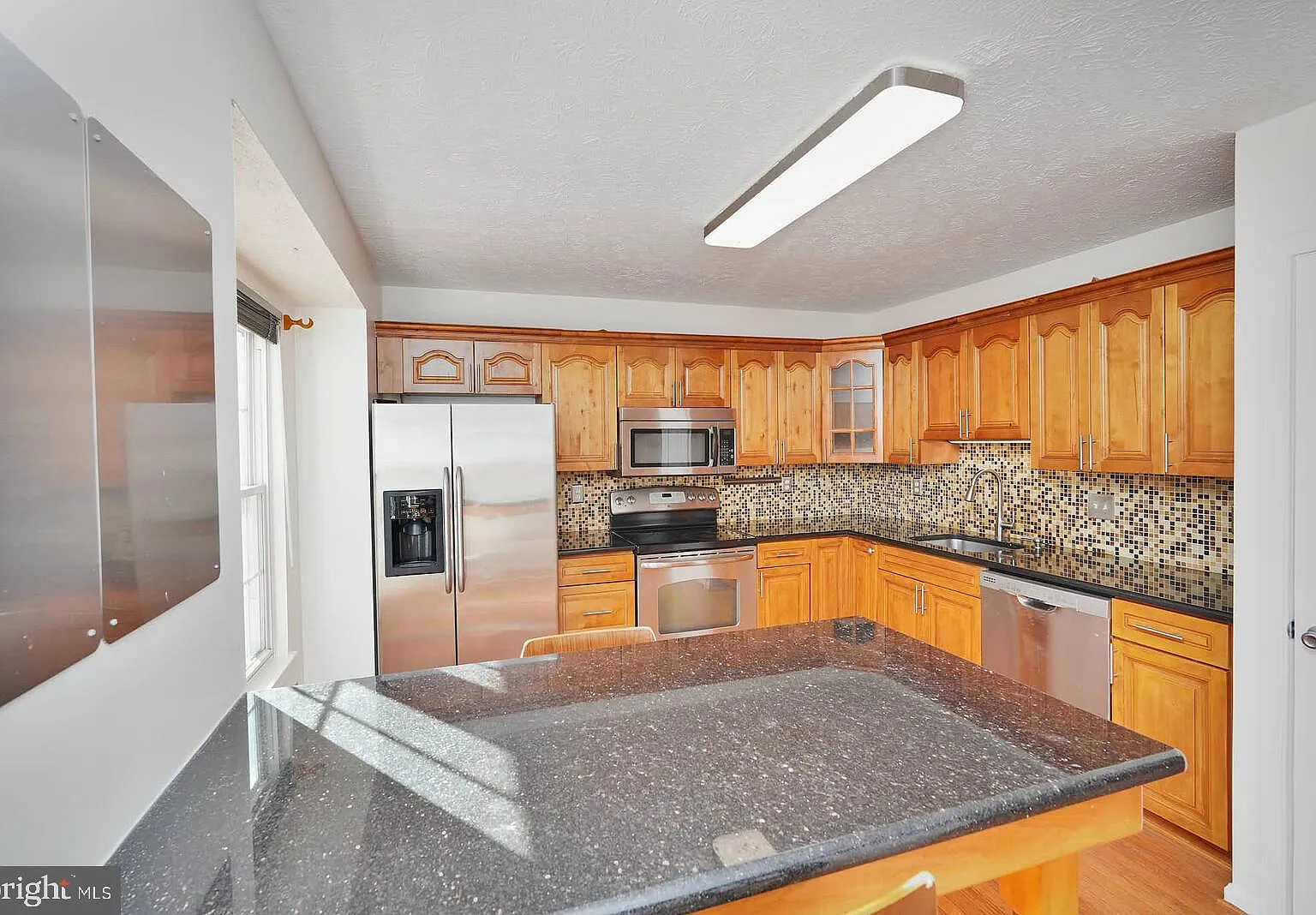 3 bed, 3.5 bath, 1867 sqft, $3,200 — Photo 3