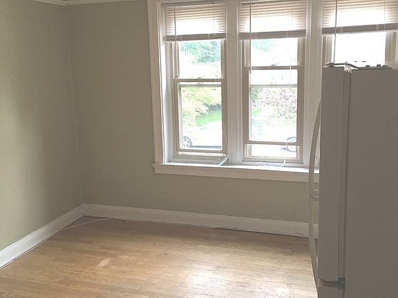 3rd image of 1527 N Marshall St APT 14