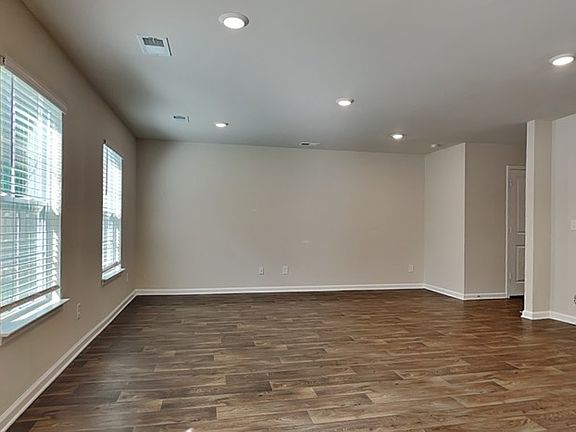 5th image of 502 Blue Garden Way