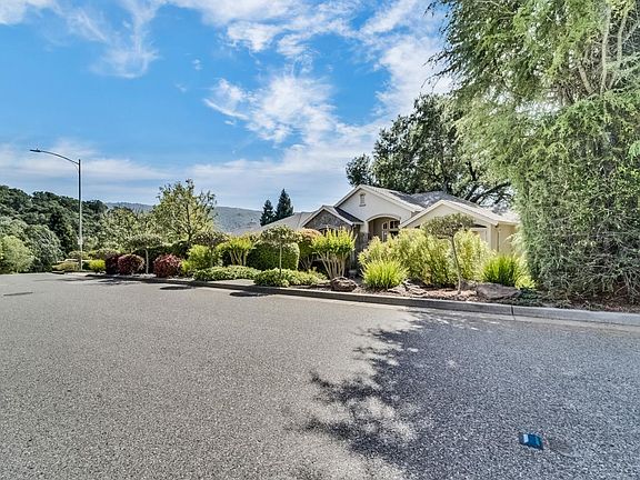 3rd image of 8555 Larkspur Ln