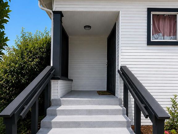 3rd image of 410 Josefa St Unit 1