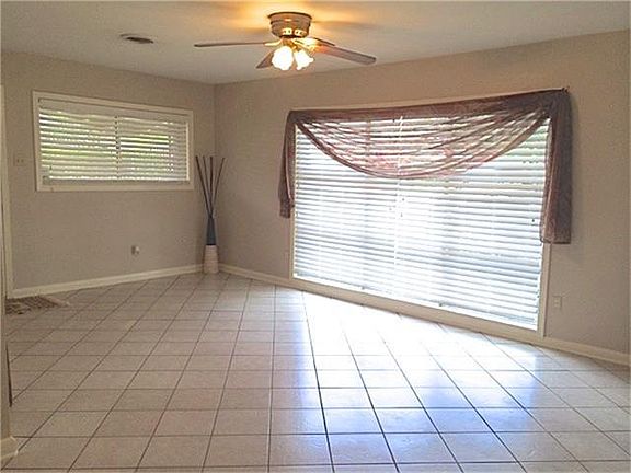 4732 FRONT UNIT LIVING ROOM