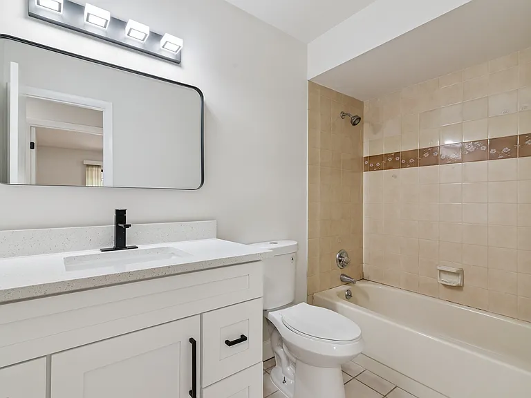 145 E Towne Pl — Photo 15