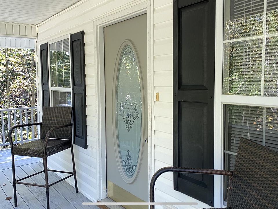 Cozy Newly Renovated Home in quiet Lake Lanier Neighborhood!