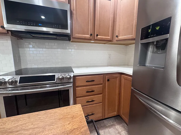 371 Middle St — Photo 3