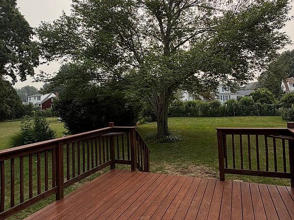 4th image of 31 Whitewood St
