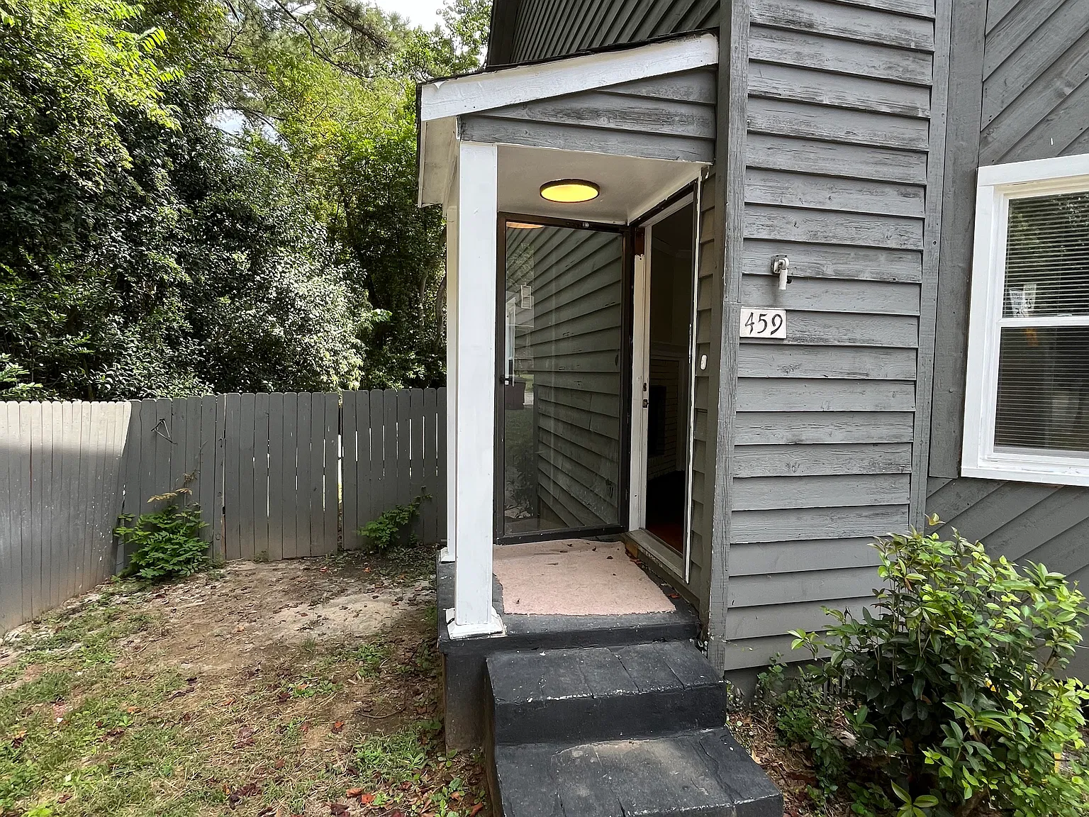 2 bed, 1.5 bath, 1196 sqft, $1,025 — Photo 2