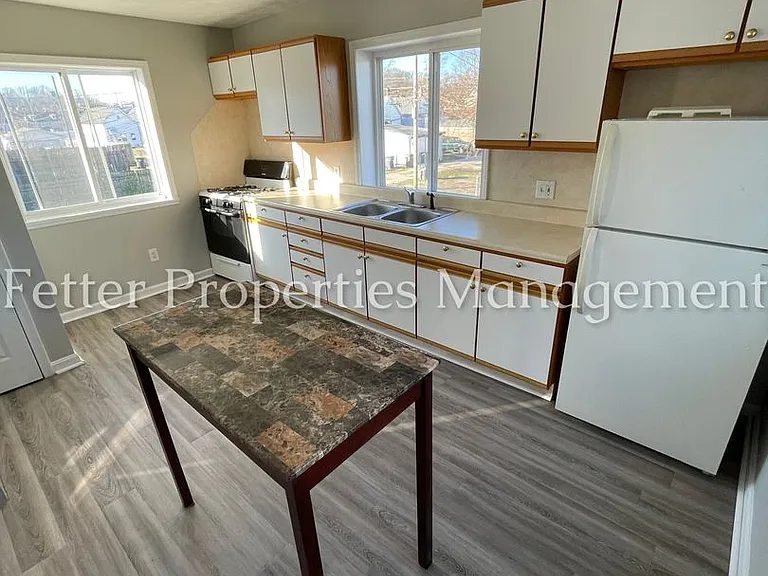 2455 W Franklin St — Photo 4