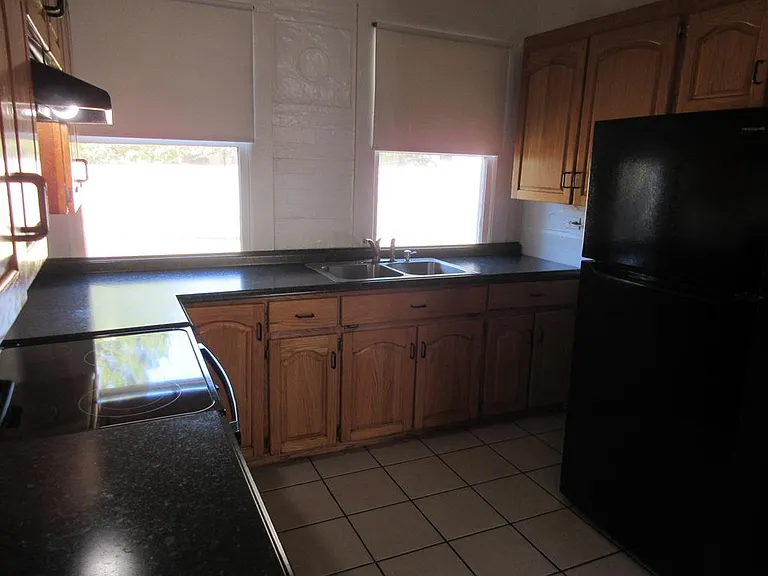 121 W Orange St — Photo 11