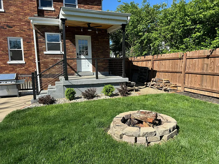 1803 Avonlea Ave — Photo 35
