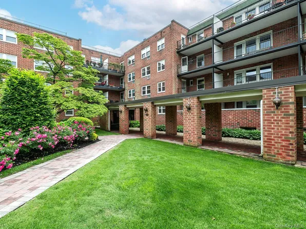 32 Pearsall #1A, Glen Cove, NY 11542