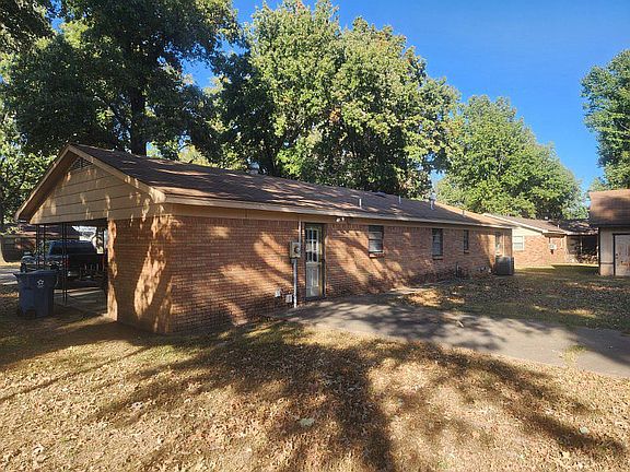 3rd image of 707 E Patricia Dr