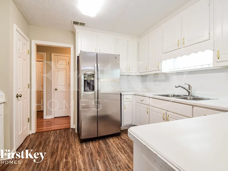 250 Berkshire Dr — Photo 7