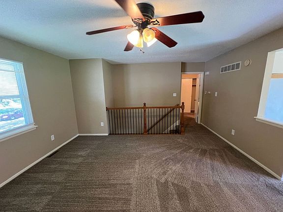 5th image of 201 NE Westwind Dr APT A