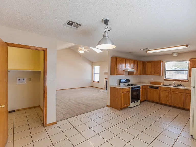 1378 Challenger Ave — Photo 30