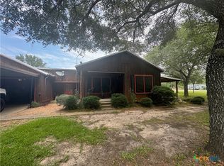27 Wallace Ln, Victoria, TX 77904