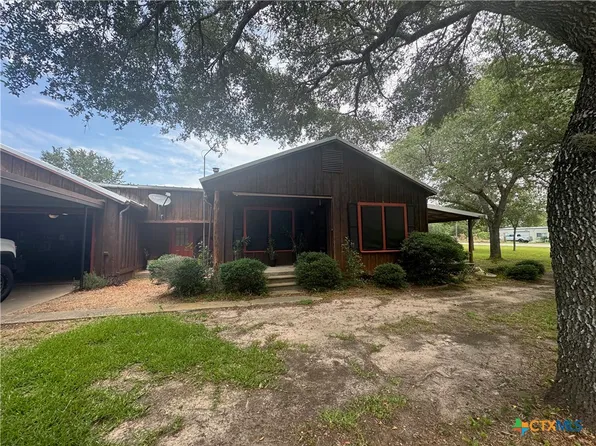 27 Wallace Ln, Victoria, TX 77904