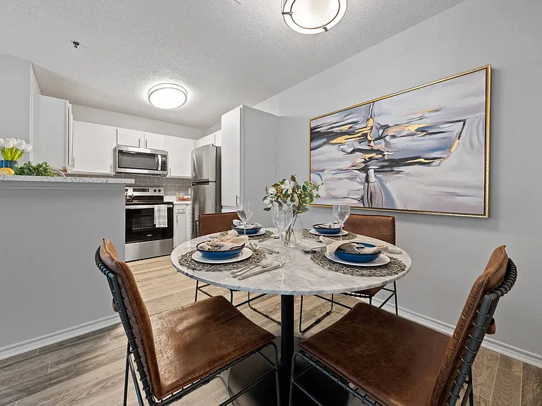Somerset Apartments — Photo 3