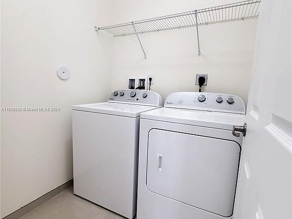 4th image of 6940 NW 104th Ct