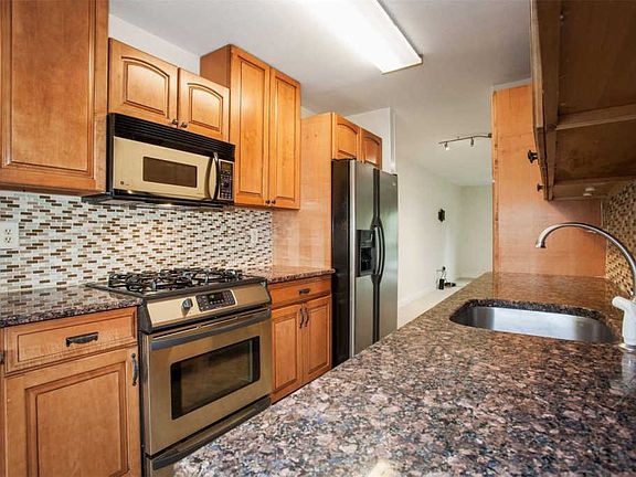 5th image of 113 Leeward Ln
